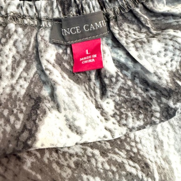 NWT Vince Camuto snake print ruffle sleeve blouse - Picture 9 of 12